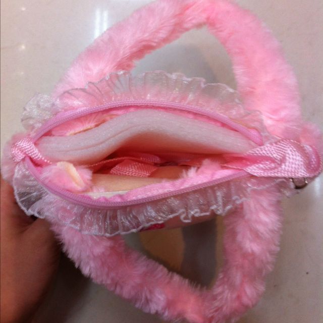Plush crossbody bag, export handbag, crossbody bag, animal crossbody bag, rose material crossbody bag Application Scenario