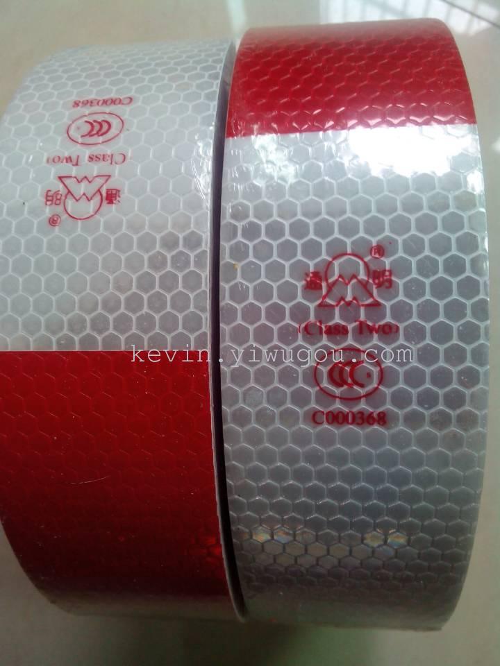 Red and white cars are pasted with red and white reflective strips