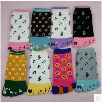 Street stall Japanese tail-end export cotton cartoon socks, women's socks, glue five-finger socks, yoga socks, split-finger socks details Picture