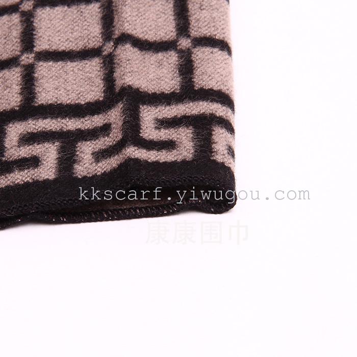 وشوشاح الرجال هو وشاح الكروي ذو الشوط الكروي، وهو وشاح منقوش إنجليزي صغير Specification image