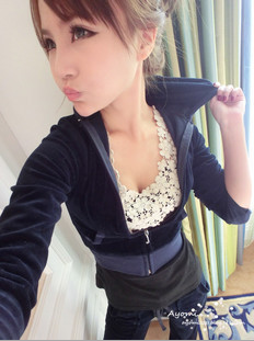 A hollowed-out crochet collar, paired with a Daisy mini vest, a slimming pure cotton base layer and lace halter top Specification image