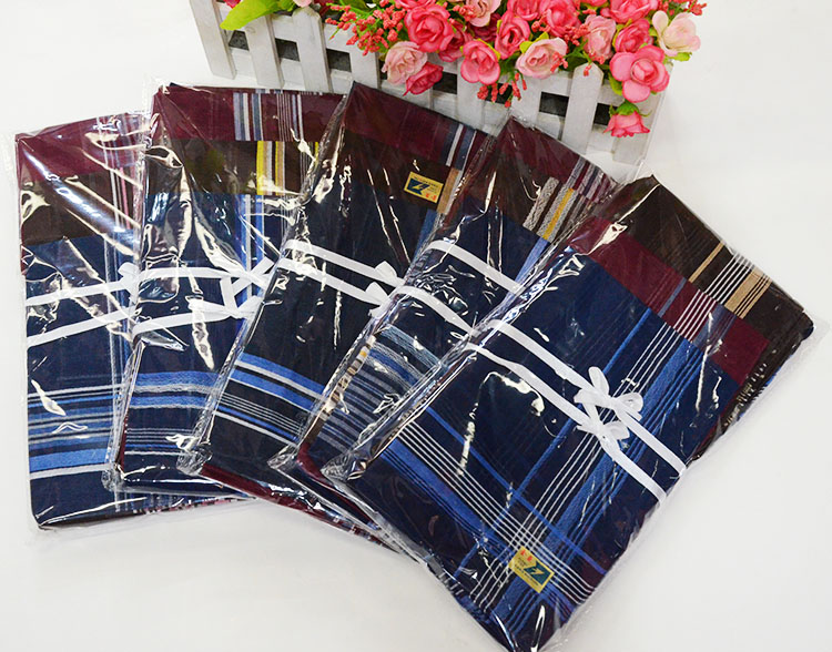 The manufacturer supplies 430D polyester-cotton handkerchiefs and satin handkerchiefs of export quality for men Application Scenario