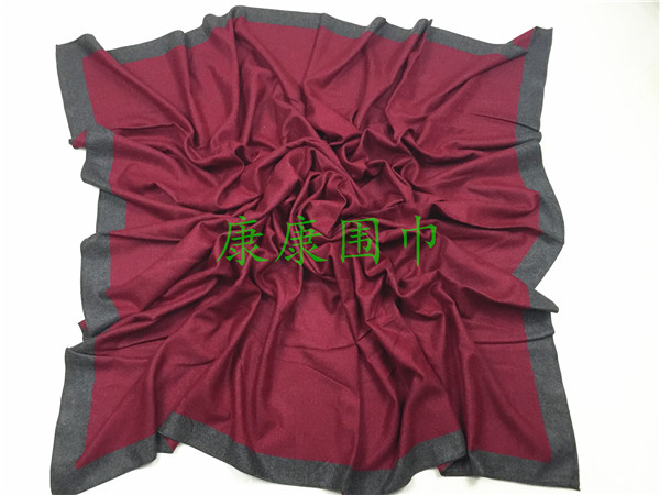 A simple and elegant wine-red European and American style shawl with a thick cotton frame