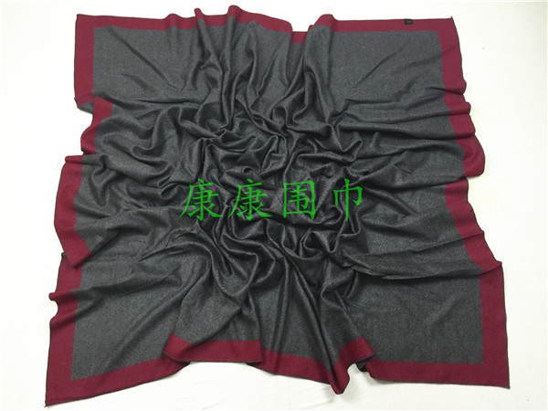 A simple and elegant wine-red European and American style shawl with a thick cotton frame details Picture