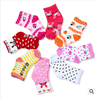 Street stall boys' and girls' glue socks, cotton anti-slip cartoon children's socks, children's cotton socks Application Scenario