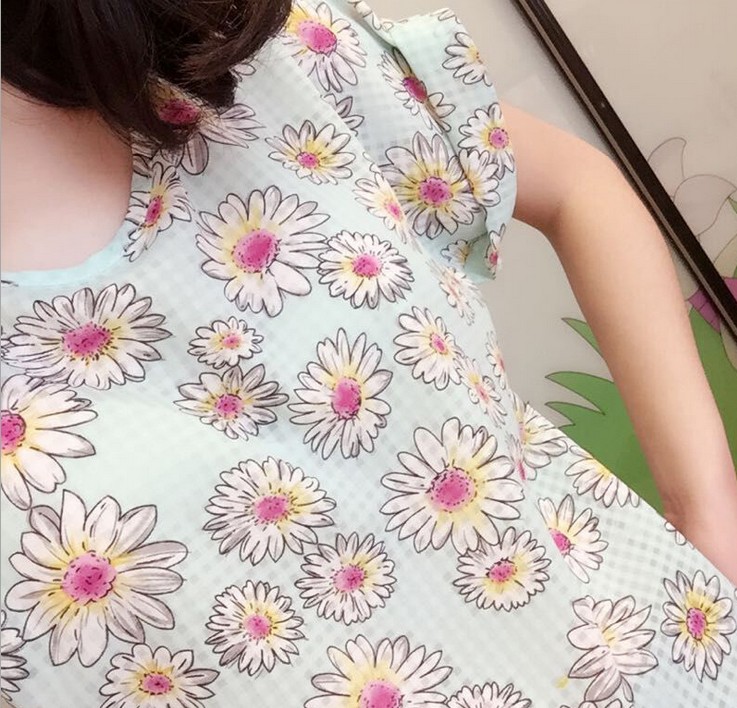 New Korean-style large-sized cartoon short-sleeved T-shirt for women's loose chiffon top details Picture