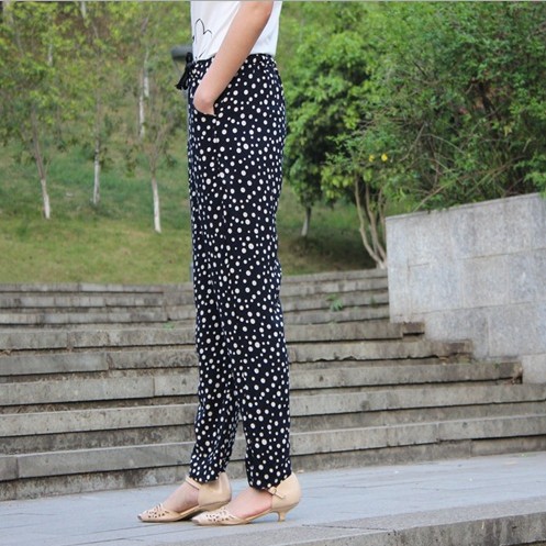 Thin printed Korean-style Harem pants, 9-inch pants, women's loose, large-sized elastic waist-hugging pants Application Scenario
