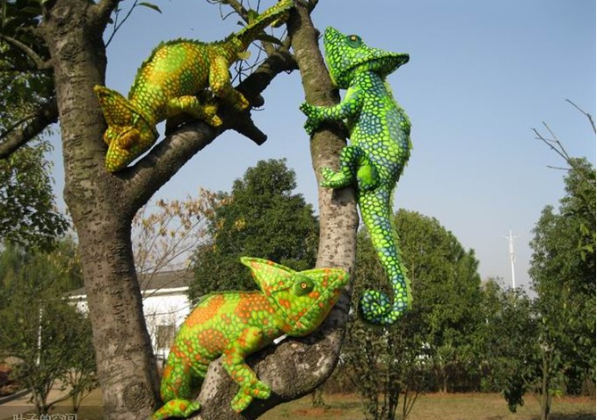 Creative cartoon plush toys, simulated chameleons and five-colored dragons