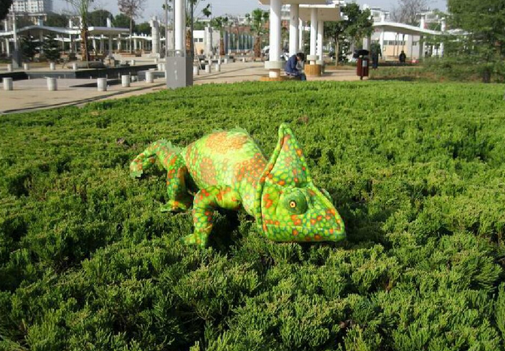 Creative cartoon plush toys, simulated chameleons and five-colored dragons Application Scenario