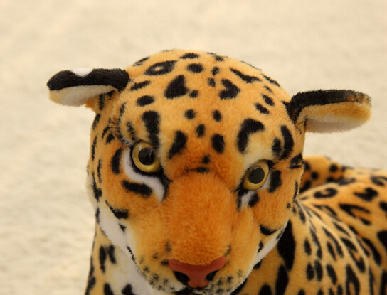Simulated leopard figurines, plush toys, desert leopards, mighty and strong, spotted leopards, children's toy ornaments Application Scenario