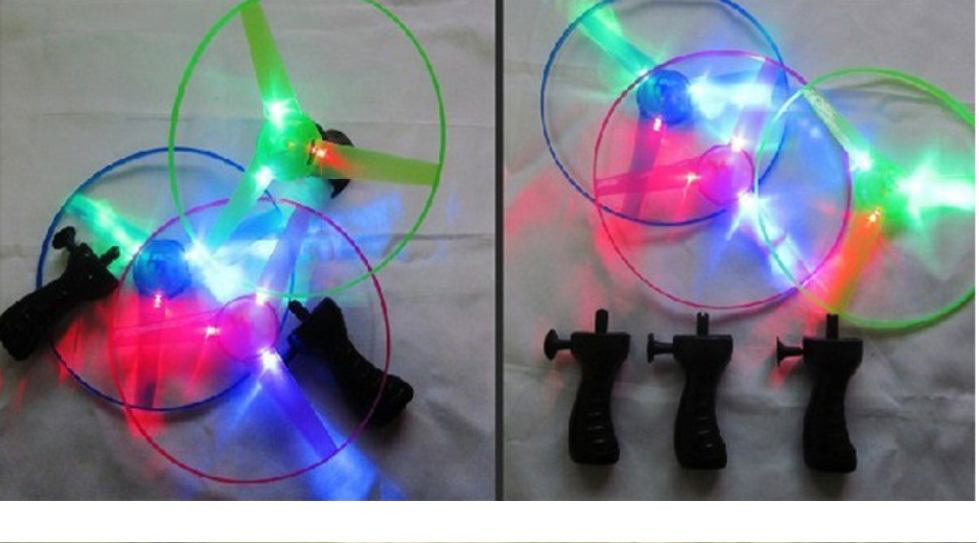 Hot-selling street stall children's toy wholesale three-color lights, large drawstring flying saucers, frisbees, flashing drawstring flywheels, Ufos details Picture