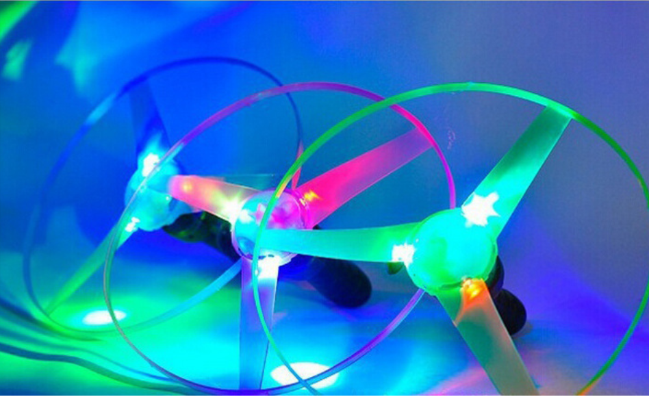 Hot-selling street stall children's toy wholesale three-color lights, large drawstring flying saucers, frisbees, flashing drawstring flywheels, Ufos full figure
