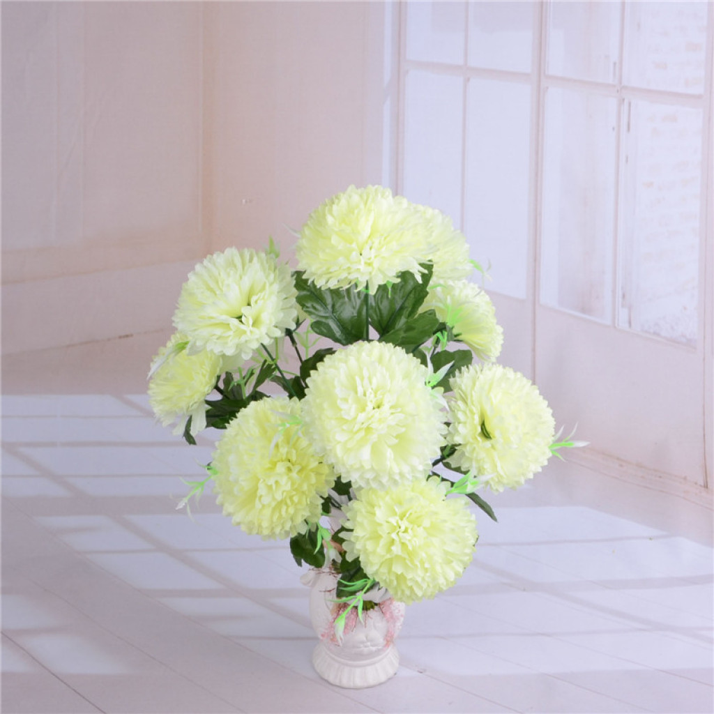 The artificial flower figure is a fake flower with 10 large lilacs details Picture