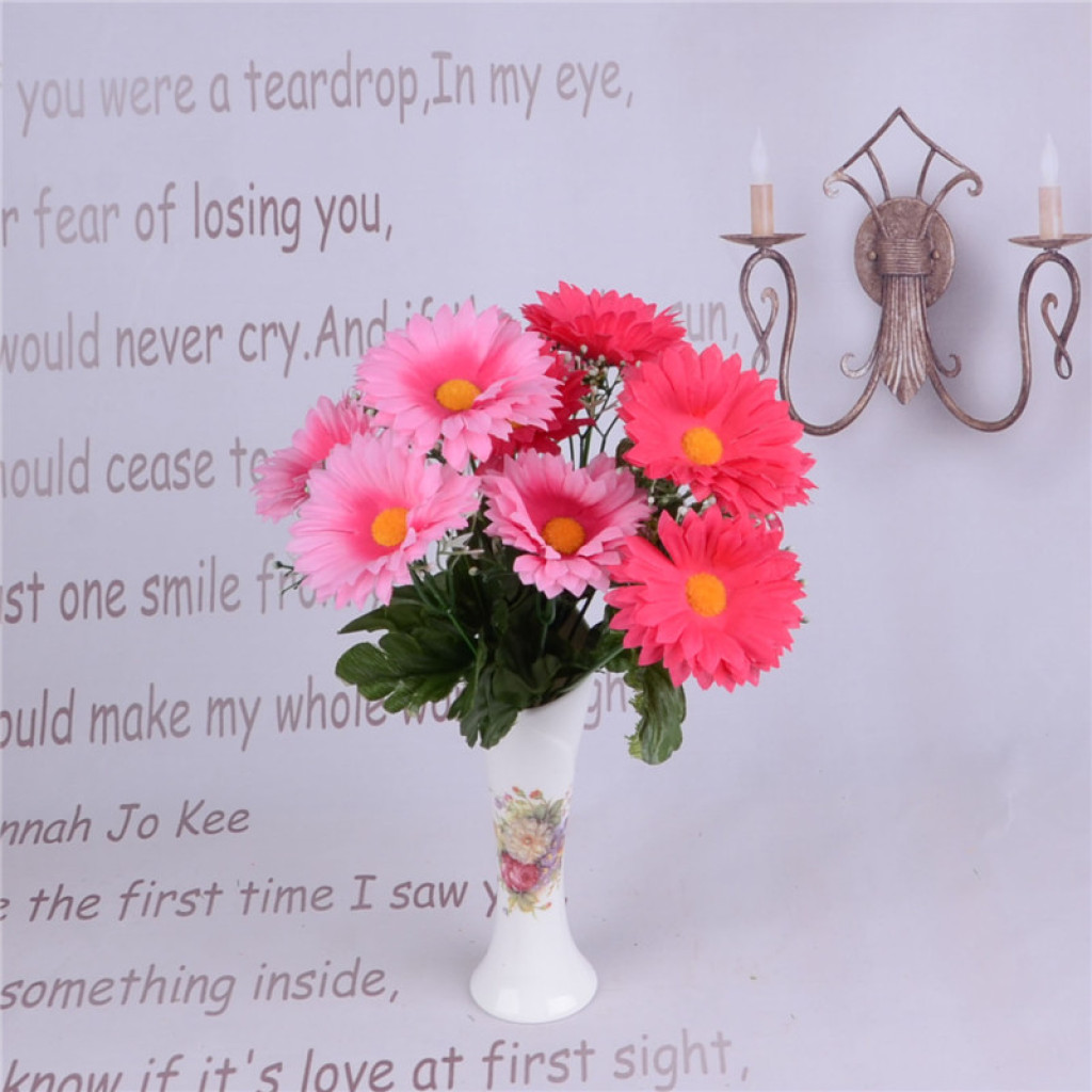 The artificial flower figure is a fake flower with five yellow-tipped chrysanthemums Application Scenario
