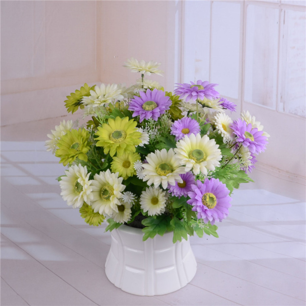 The simulated flower figure is a fake flower with 12 green-core gerberas Application Scenario