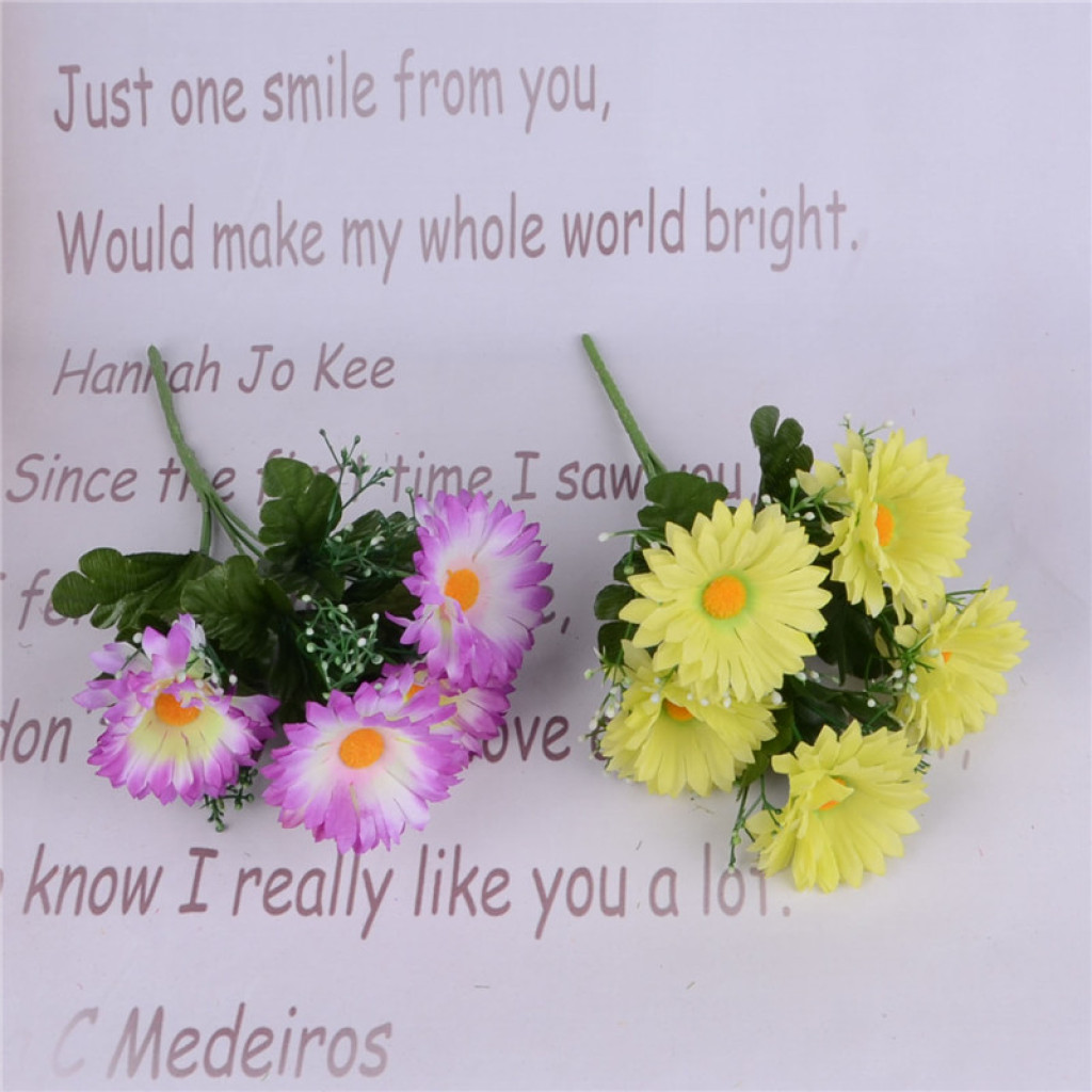 The artificial flower figure is a fake flower with five yellow-tipped chrysanthemums details Picture
