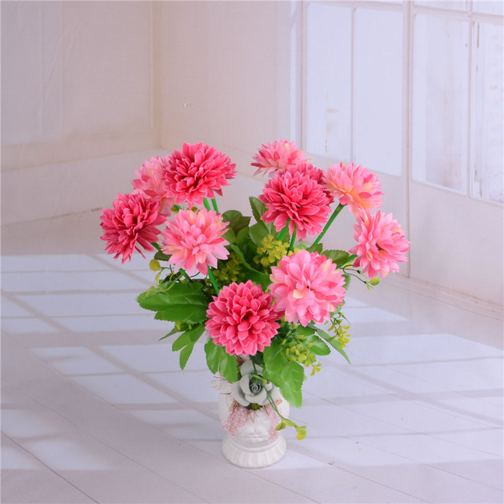 The simulated flower figure is a fake flower with 12 heads of tubular pointed-ball chrysanthemums details Picture