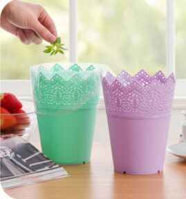 Creative mini trash cans and storage bins with lace semi-hollowed-out desktops for office and home use Specification image