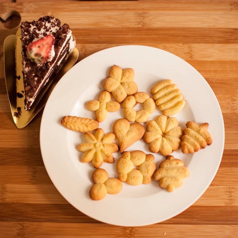 Cookie gun, cookie mold, 12 flower pieces +6 cream piping nozzle, piping gun, baking tool, yeast Application Scenario