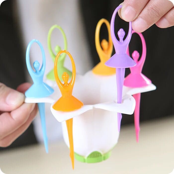 Fashionable and creative new bird, little flower, heart-shaped fruit fork set, fruit fork, fruit pick, toothpick rack Application Scenario