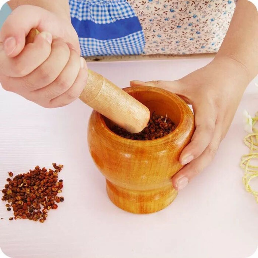 Natural bamboo and wood household garlic mashing machine, kitchen garlic press, garlic paste mashing machine, medicine jar, pepper grinder details Picture