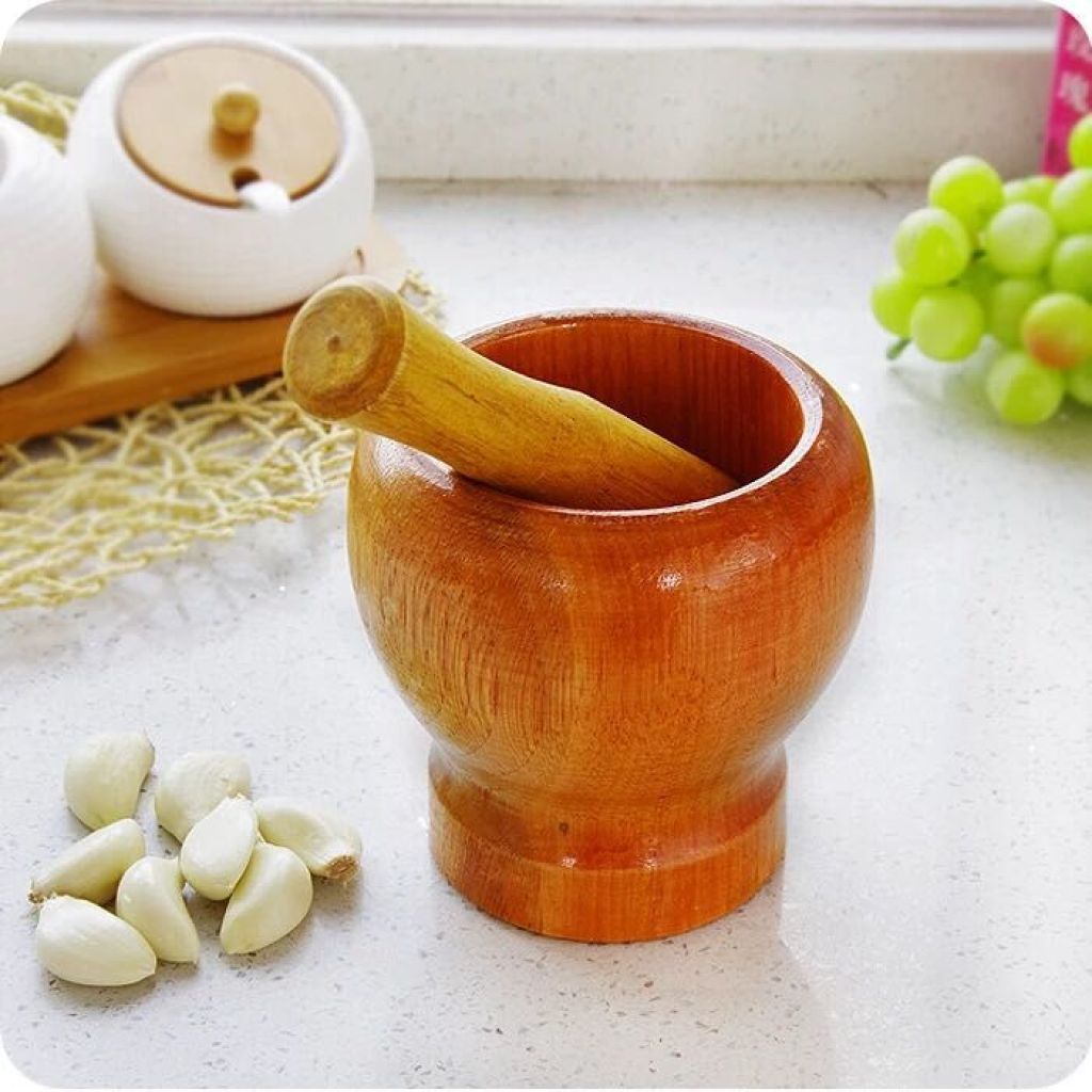 Natural bamboo and wood household garlic mashing machine, kitchen garlic press, garlic paste mashing machine, medicine jar, pepper grinder Application Scenario