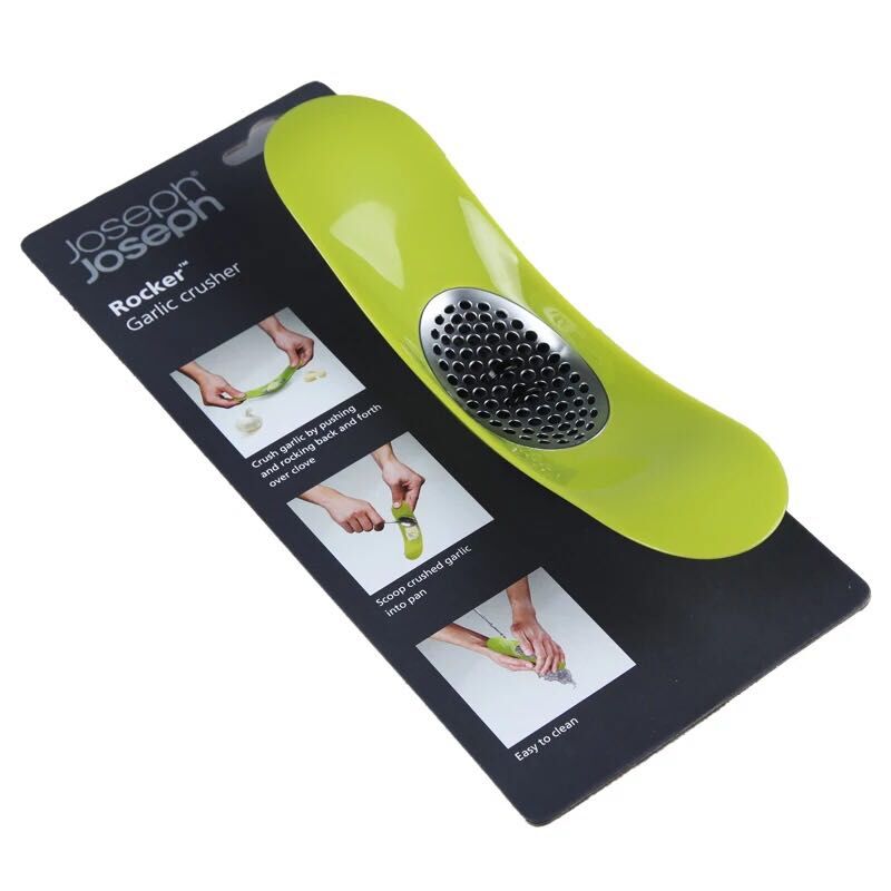 Garlic mixer, garlic puree press, hand-made plastic garlic grinder, rotary kitchen garlic mixer, garlic mashing machine, garlic mince machine Application Scenario