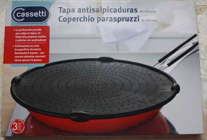 The oil separator net prevents oil from splashing out. The oil deflector net is made of silicone, and the oil splash-proof net spoon and oil filter spoon