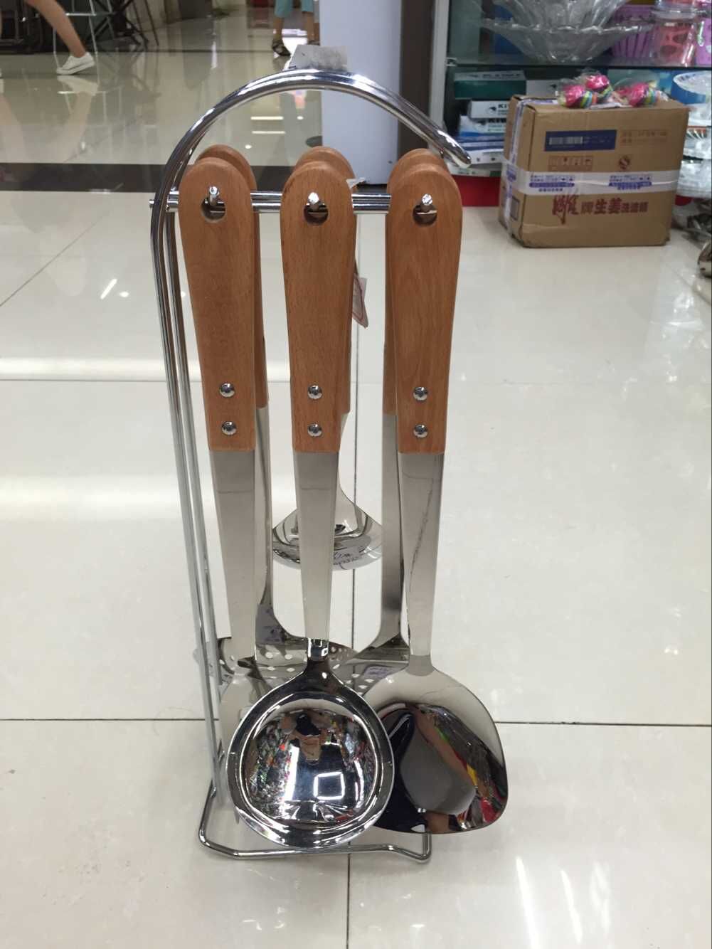 Genuino nuevo estilo de alto grado con mango de madera grandes utensilios de cocina conjunto de 7 piezas caja de color espátula gran tenedor de carne de fuga details Picture