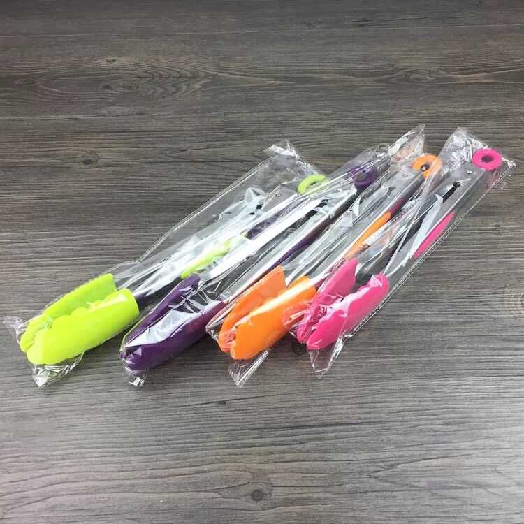 Silicone tongs, scratch-like barbecue tongs, bread tongs, food tongs, thickened stainless steel grilled meat tongs tools Application Scenario