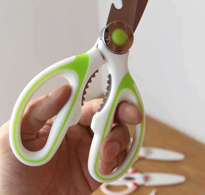 Chicken bone scissors, powerful fish bone scissors, poultry scissors, beer picking and walnut multi-functional kitchen scissors details Picture
