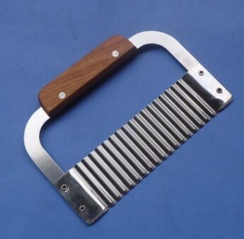 Corrugated knife with wooden handle Wavy knife with wooden handle chipping chip knife and cutting knife with handmade soap knife Cutting potato knife