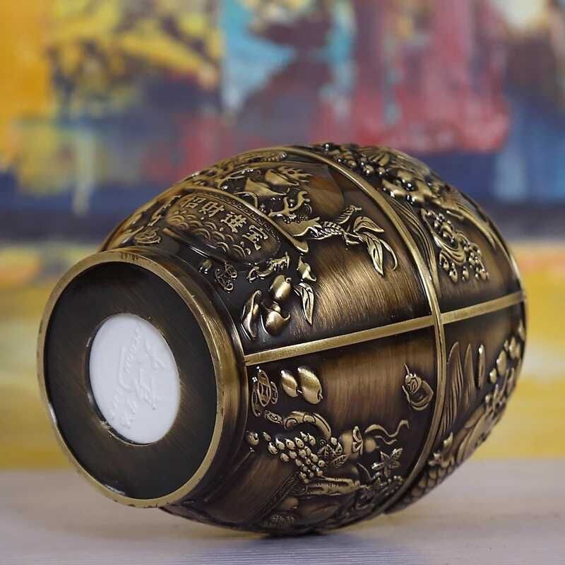 Portable retro hotel supplies toothpick box, creative automatic toothpick holder, high-end European-style fashionable and creative toothpick can Specification image