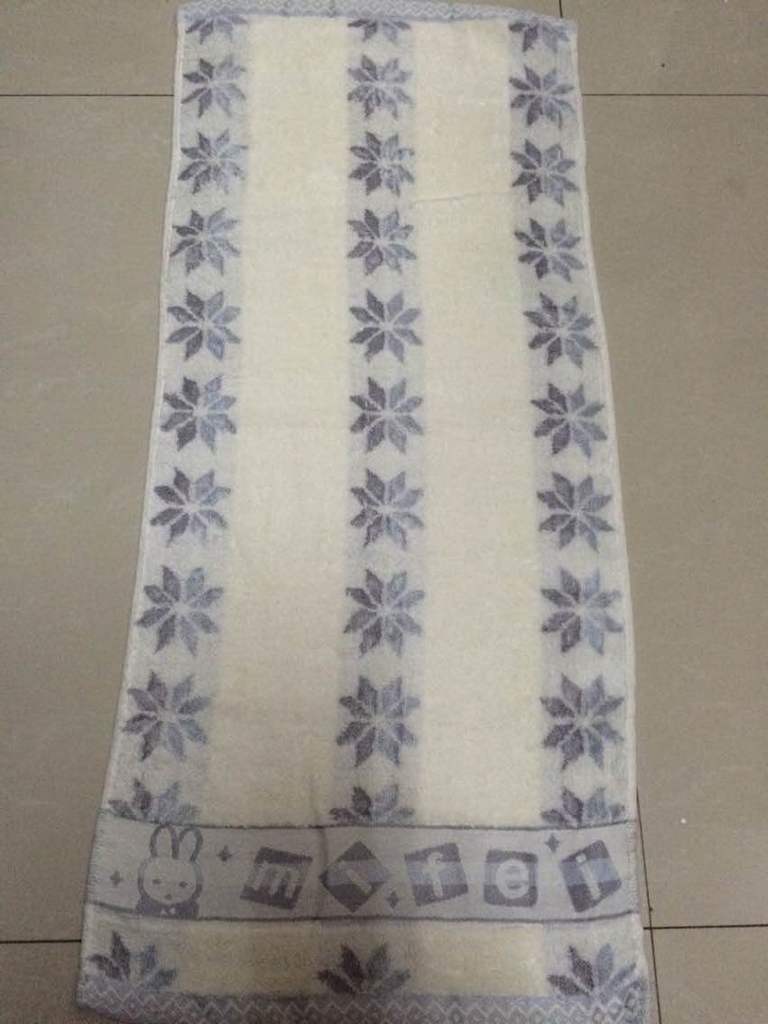 Factory direct sales of kapok, Miffy Rabbit leaf jacquard ribbon towels, supermarket gifts, advertising and creative towels details Picture