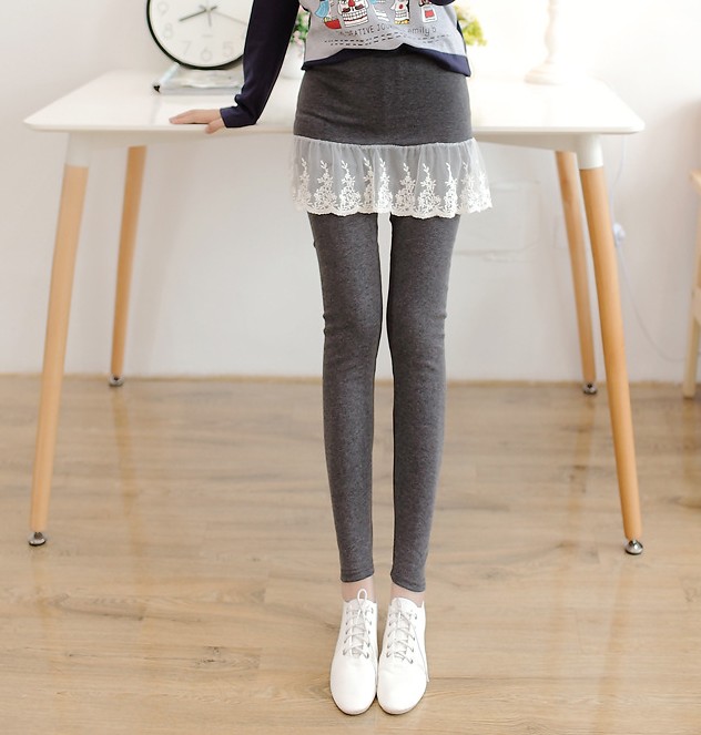 Two small lace one-piece culottes and leggings for slimming in Korean style Application Scenario