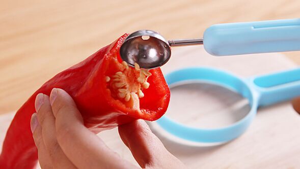 A 2-piece set of easy-to-clean peel fruit pulp remover and plastic papaya grater Specification image