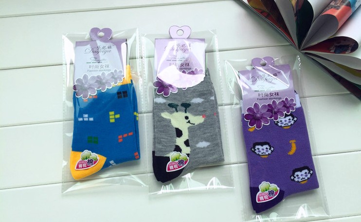 Individually packaged mid-calf women's autumn and winter new warm socks cartoon cotton socks for women Application Scenario