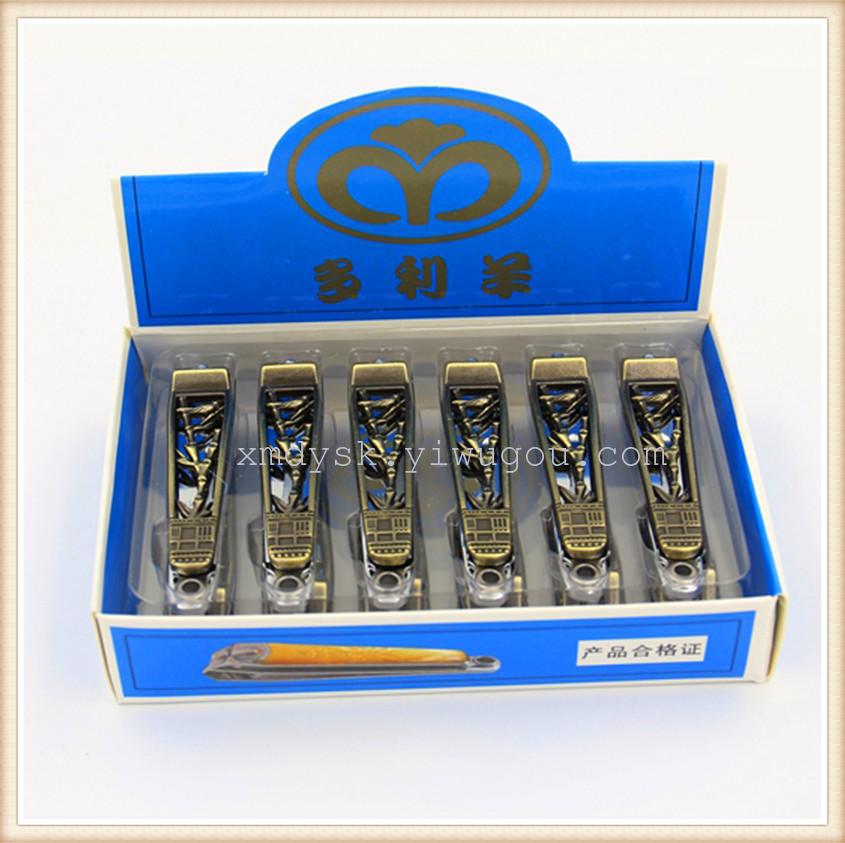0818H Xinmeida Guangdong nail clippers, bronze color, retro style with ear spoons, and multi-functional nail clippers Application Scenario