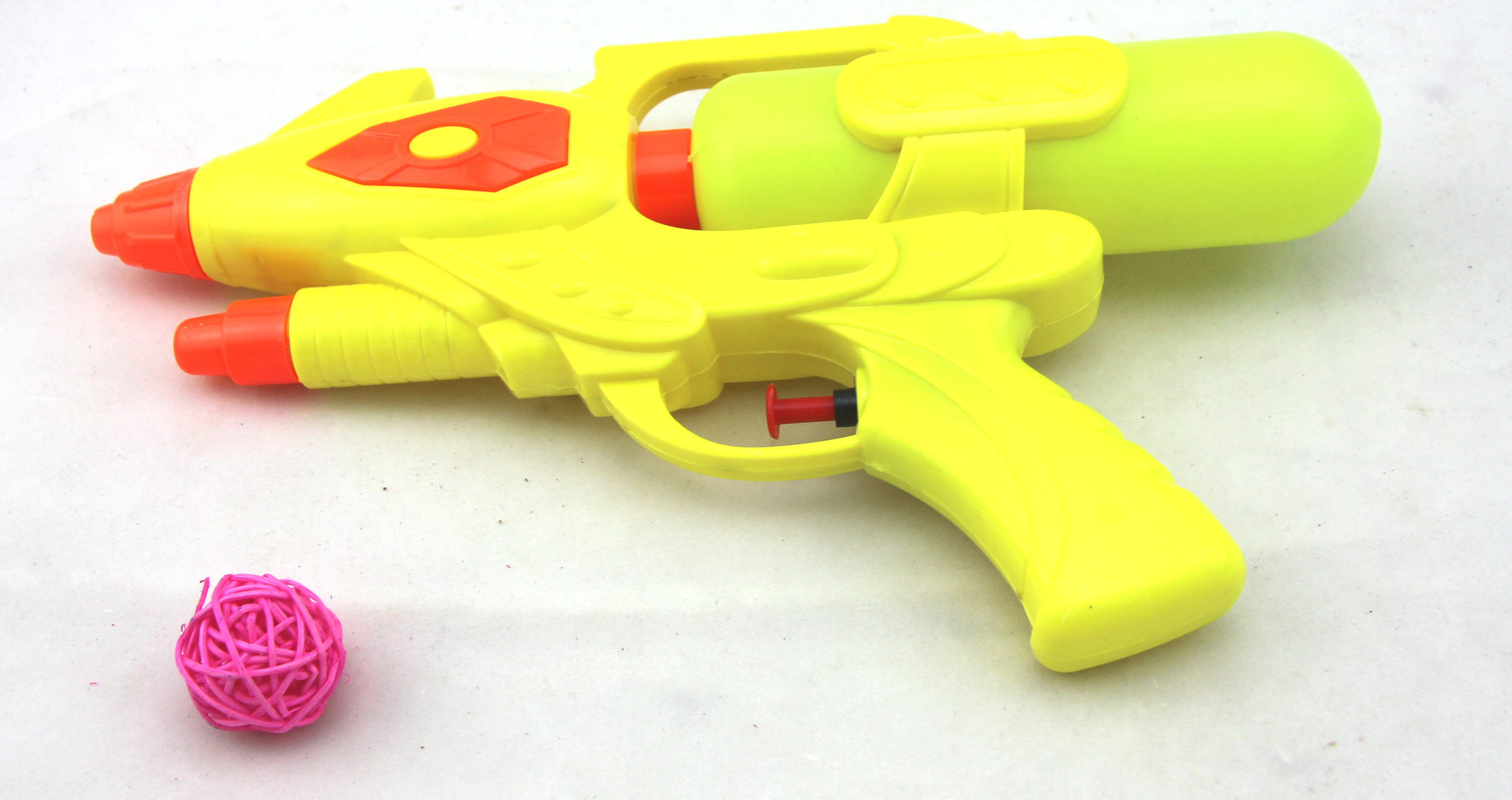 Factory direct sales of 6298 water guns, mixed in green and yellow Specification image