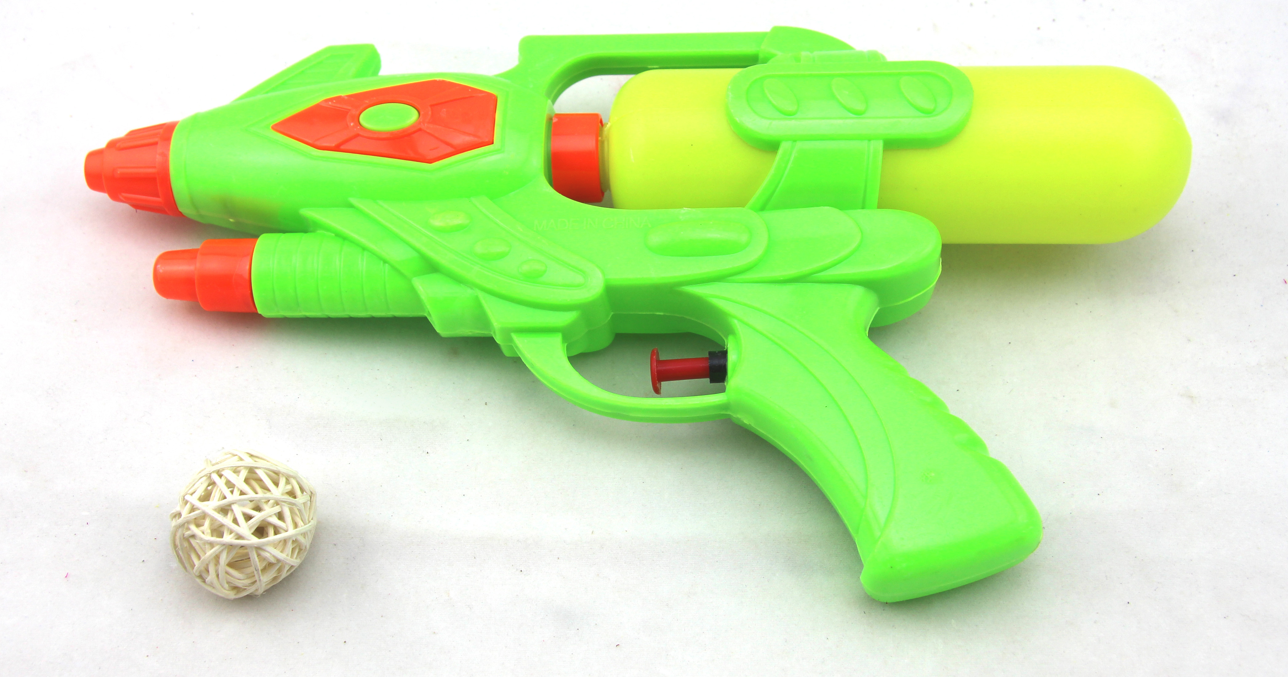 Factory direct sales of 6298 water guns, mixed in green and yellow