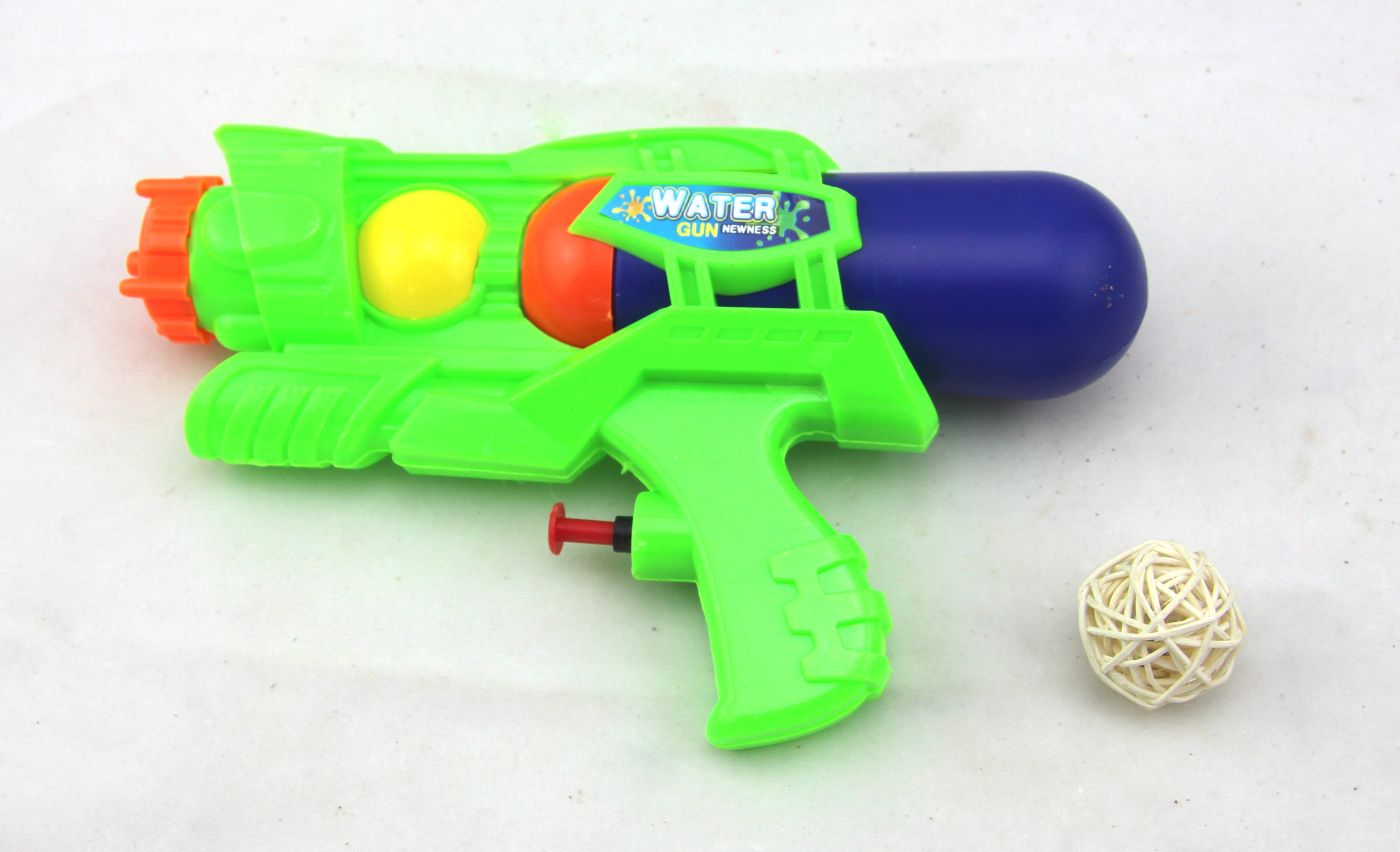 Factory direct sales of 2050 water gun in two colors mixed details Picture