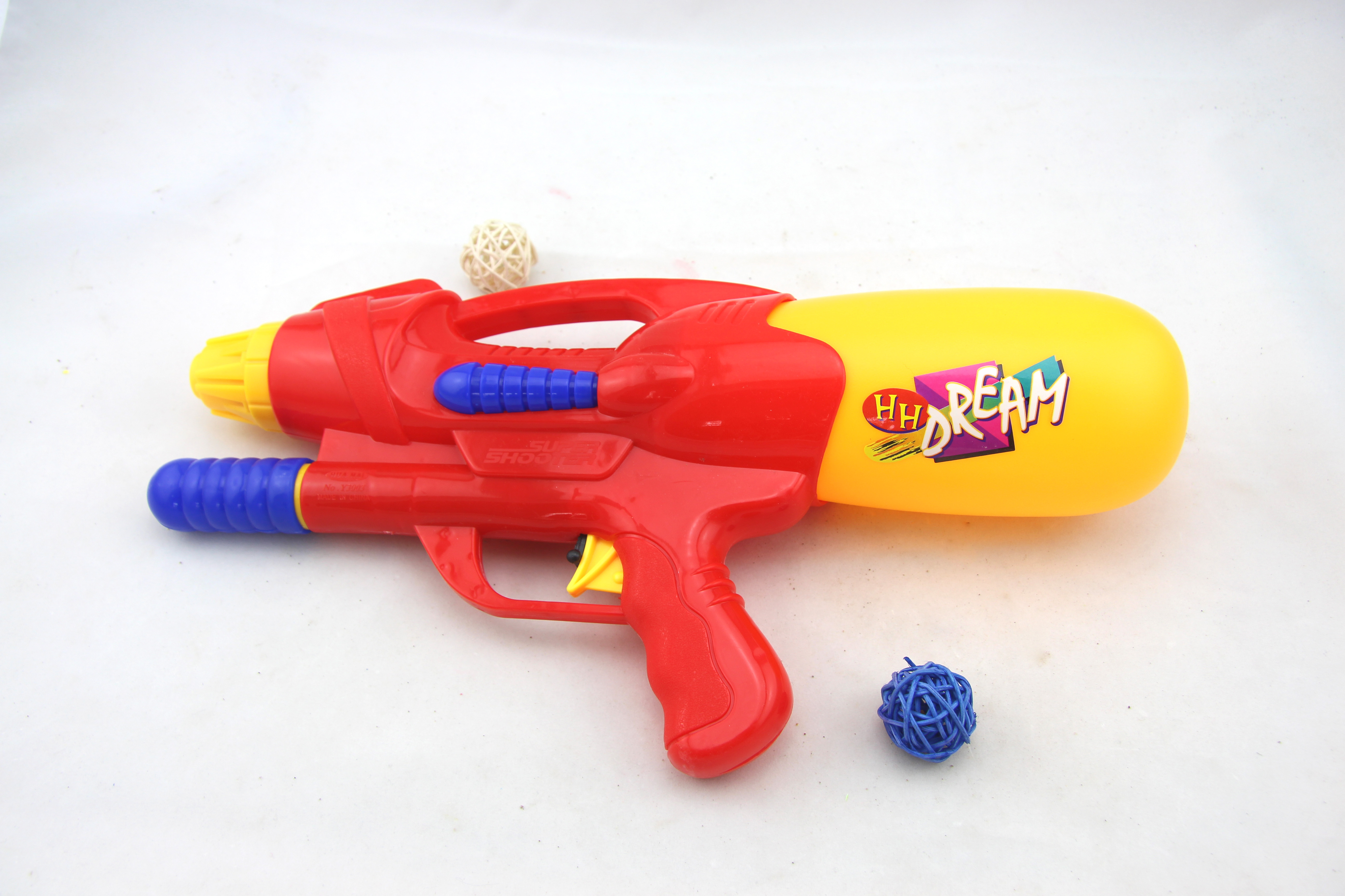 Factory direct sale of Y3006 water gun in red and yellow mixed colors