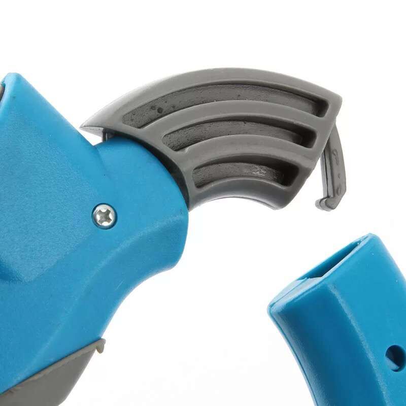 Creative portable plastic vegetable carrier, effortless handle, convenient for shopping and carrying vegetables Application Scenario