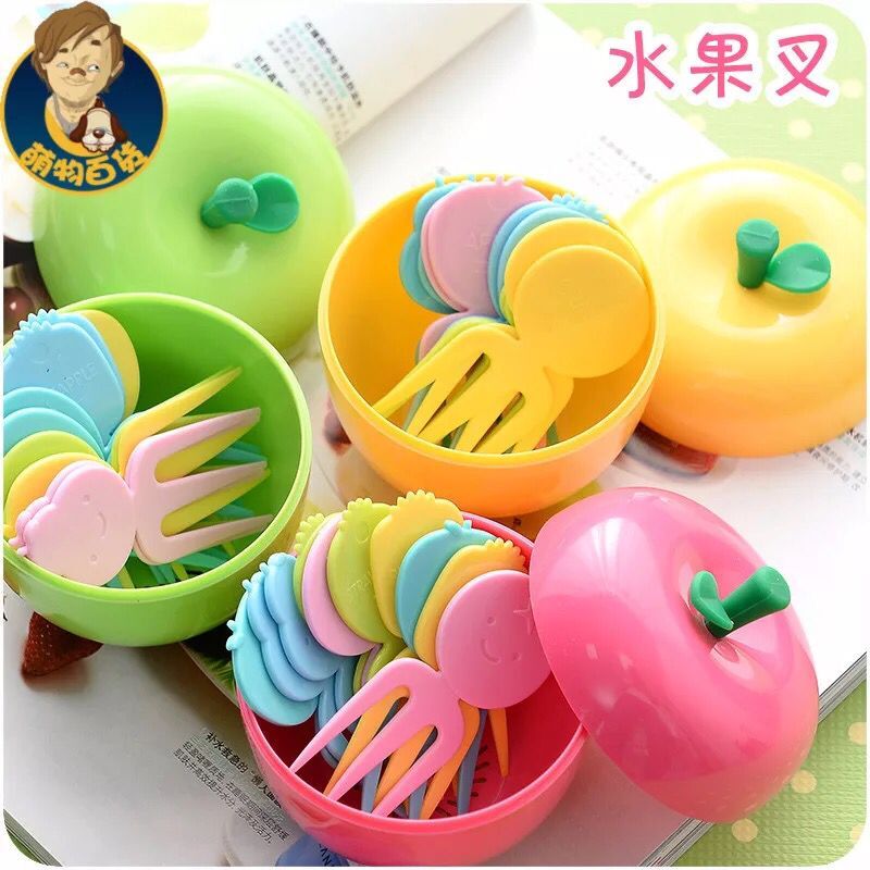10 cute apples in the kitchen tableware, put into the fruit fork and fruit skewer