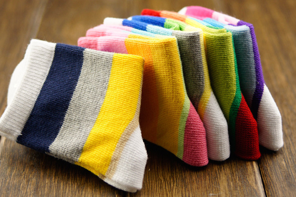 Children's rainbow striped cartoon socks, all-cotton rainbow striped baby socks details Picture
