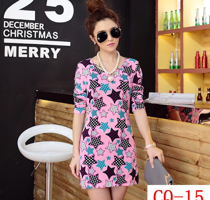 Mid-length, long-sleeved, loose, large-sized women's base layer T-shirt with floral prints Specification image