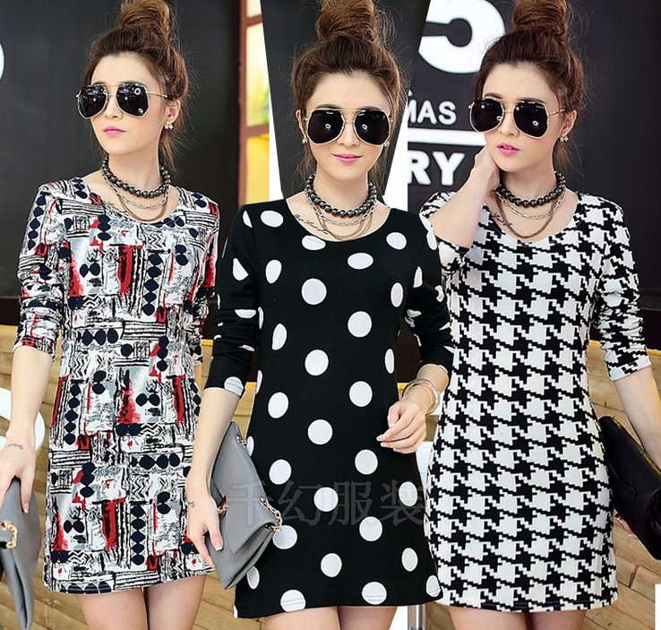 Mid-length, long-sleeved, loose, large-sized women's base layer T-shirt with floral prints