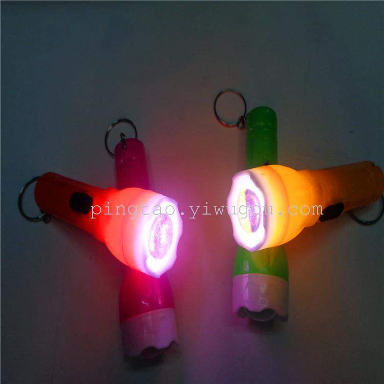New fashionable mini LED keychain light with gift 018 flashlight, direct sales from the manufacturer Specification image
