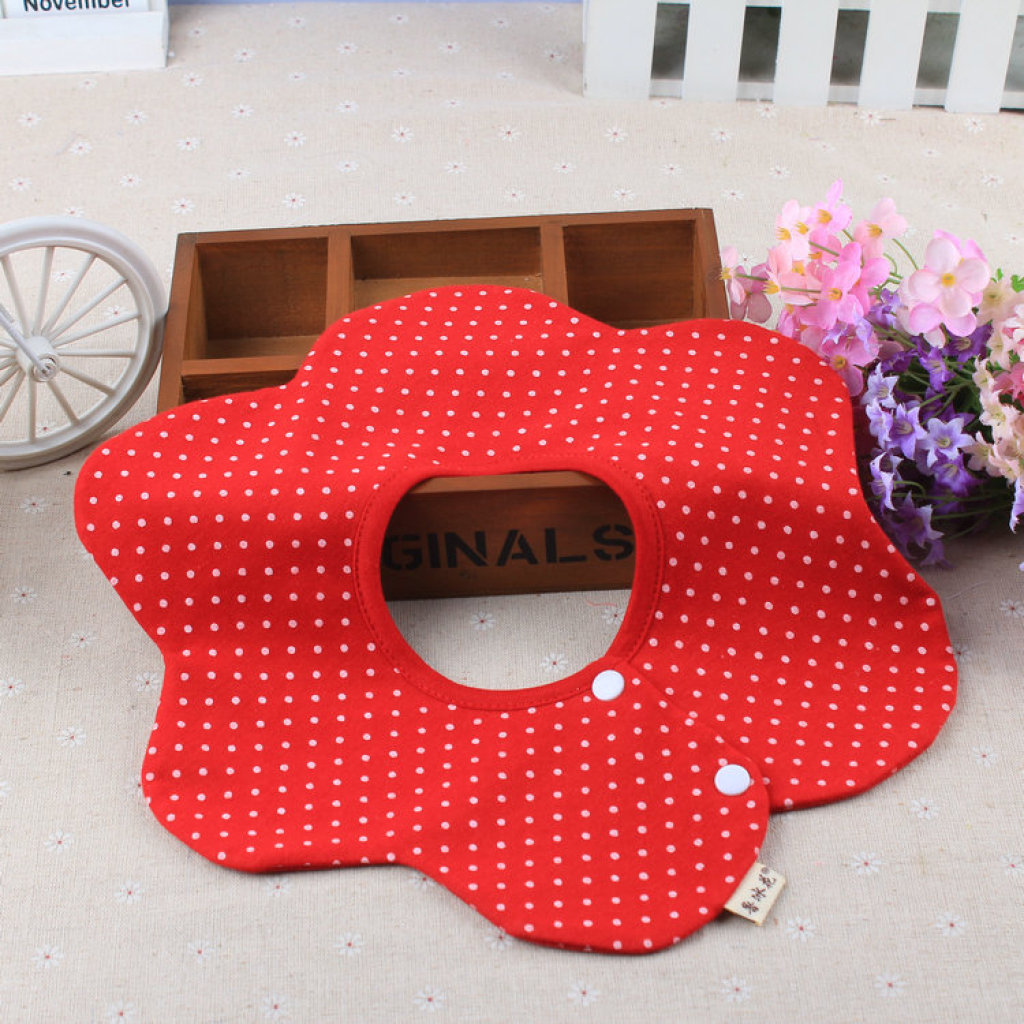 Lu Bing flower circle bib, large five-star plum blossom saliva wipes, double-sided bib for babies Application Scenario