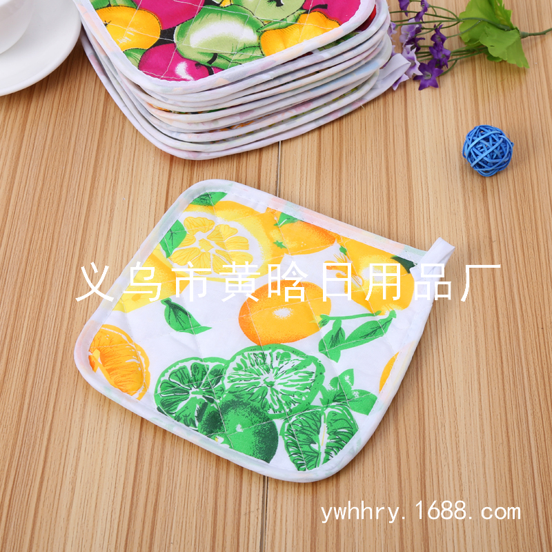 Polyester coasters, clay pot pads, heat insulation pads, cloth microwave oven gloves, heat insulation pads, thickened and added heat resistant heat insulation pads Specification drawing